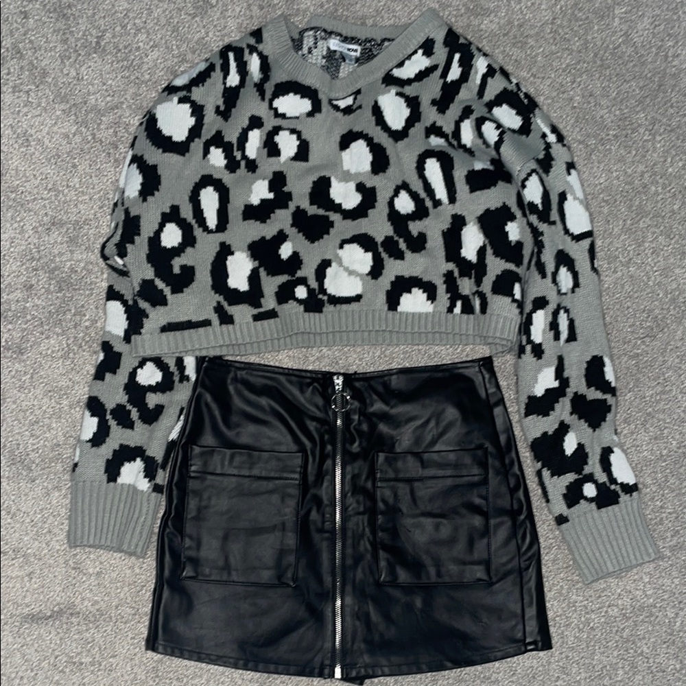 LEOPARD PRINT CROPPED SWEATER/BLACK LEATHER SKORT